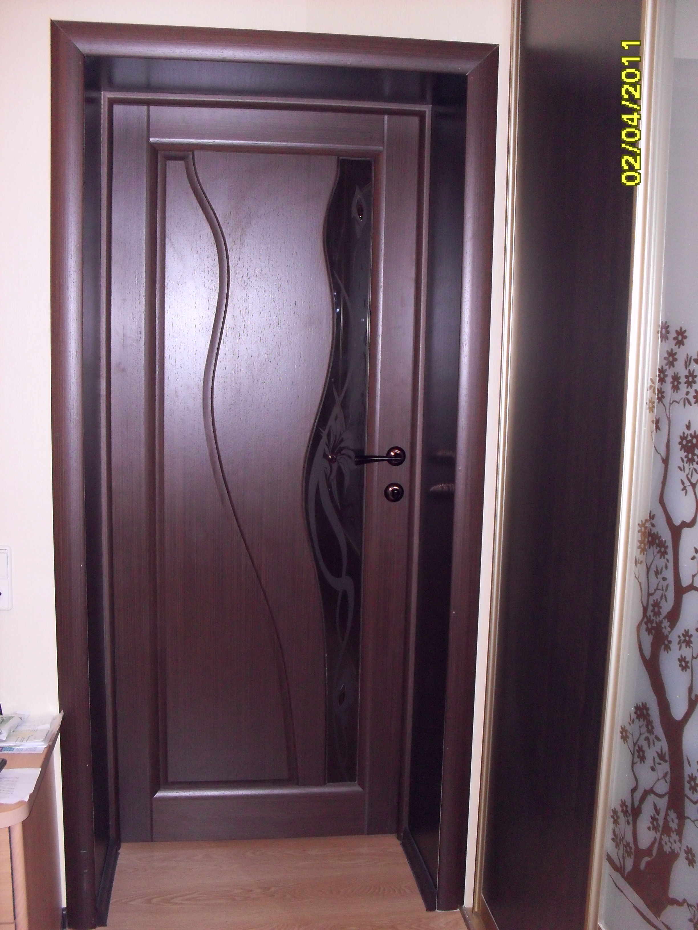 Установка  входных и межкомнатных дверей