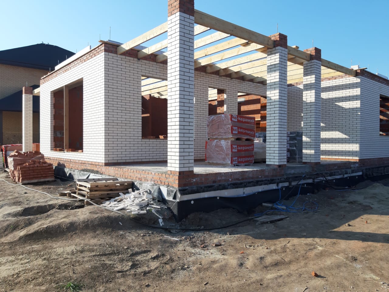 Возведение кирпичных стен