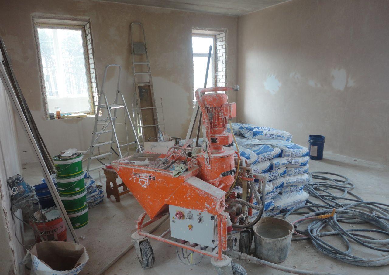 Механизированная штукатурка стен по маякам