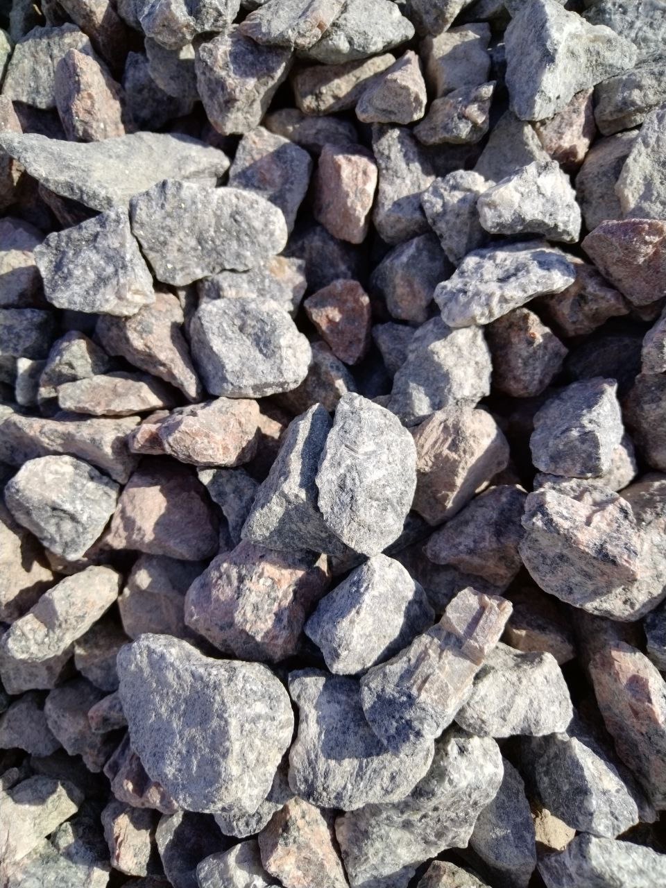 Щебень гранитный и песок