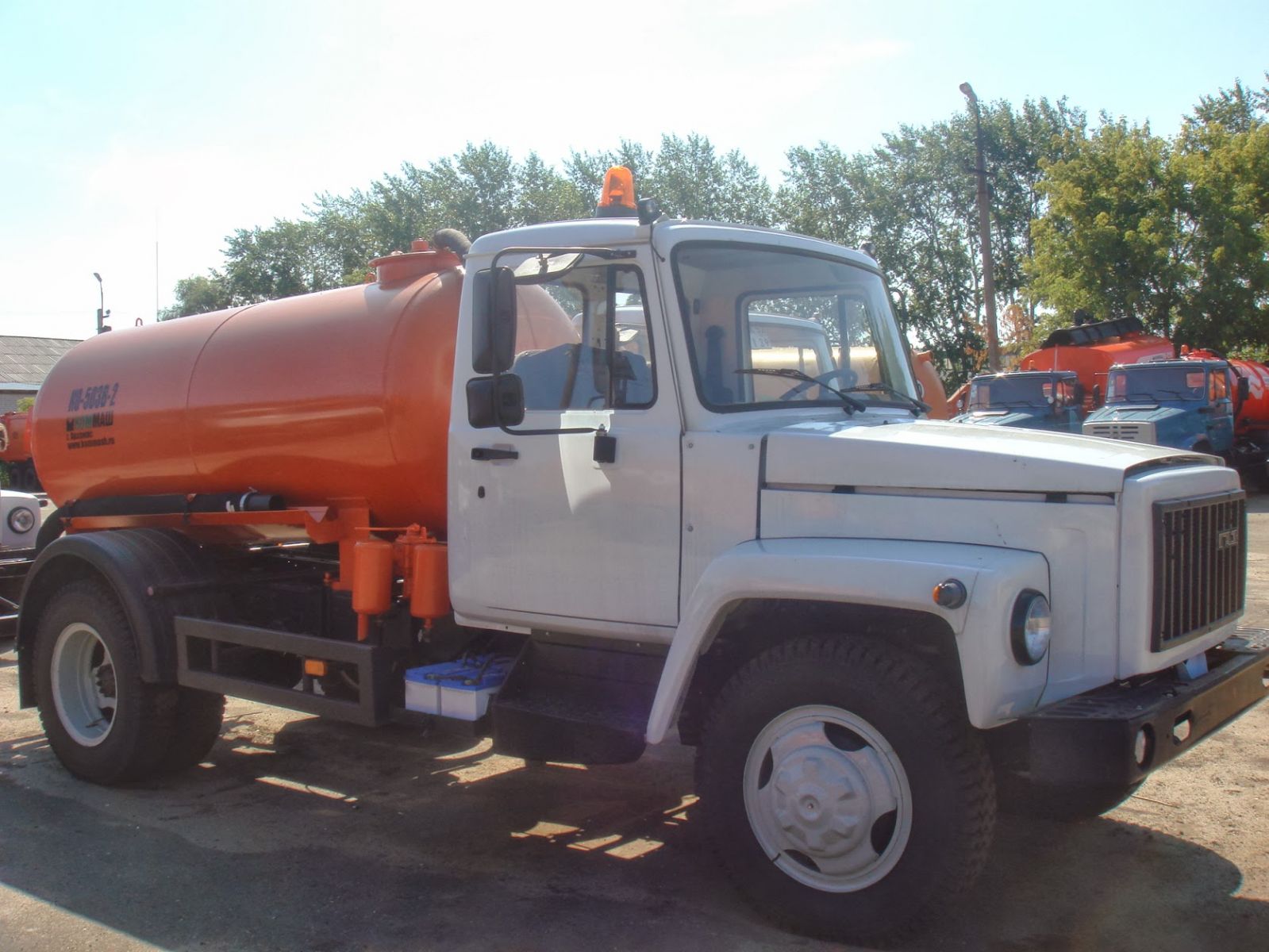 Откачка выгребных ям, вывоз ЖБО