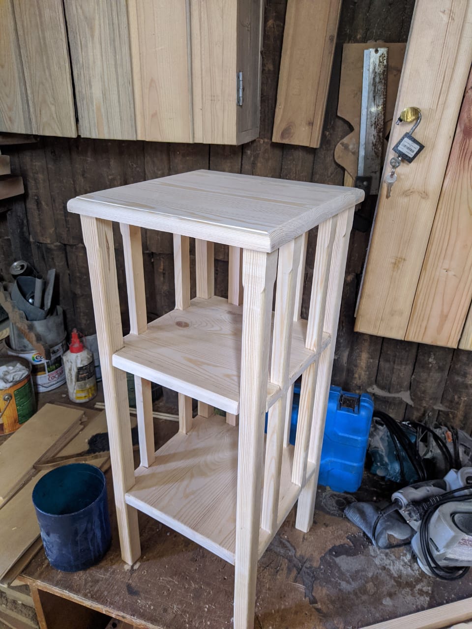 Цветочная тумба